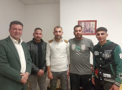 Tolentino, stipendi non pagati: Sclavi incontra gli operai saliti sulla gru. "Ora un tavolo in Prefettura"