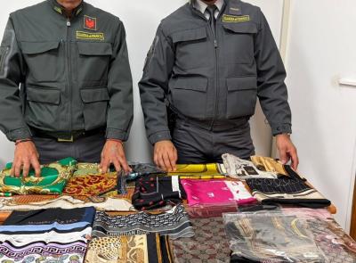Louis Vuitton, Gucci e Dior falsi: maxi sequestro di oltre 150mila capi a Civitanova