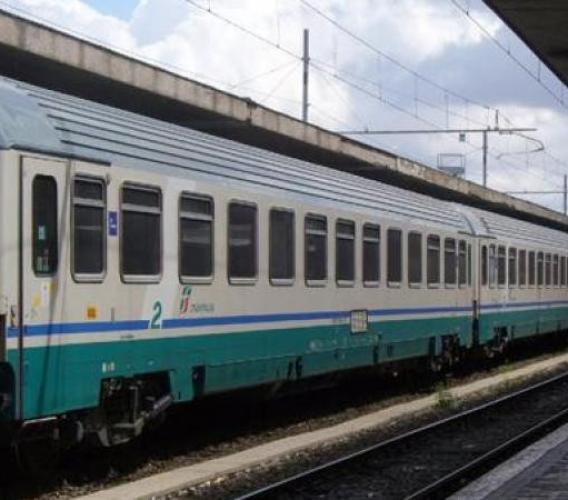 Tragedia sui binari a Falconara: donna travolta da un treno, è il secondo caso in 24 ore sulla linea adriatica
