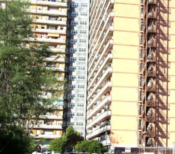 Hotel House: "Criminalità ridotta ma resta allarme degrado". Il Comune chiede aiuto agli Enti sovraordinati