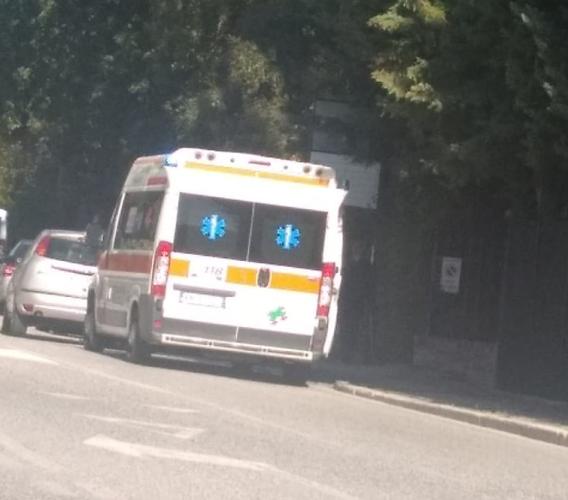 Corridonia, donna investita da un'auto: trasportata in ospedale per accertamenti Corridonia, donna investita da un'auto: trasportata in ospedale per accertamenti