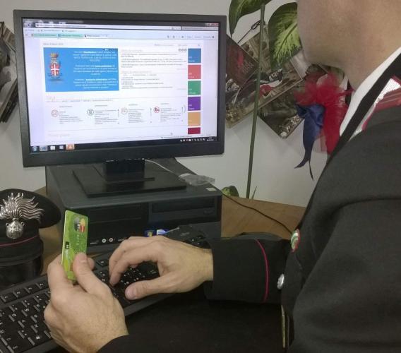 Reato di identità digitale: cosa rischia chi crea un account falso