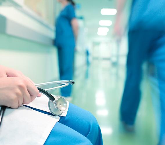 Sanità Marche, l'allarme: "Crollo delle prestazioni pubbliche (-17%) e boom intramoenia"