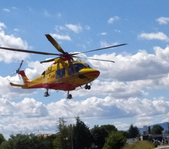 Incidente in A14, si apre lo sportello dell'auto e piomba fuori dall'abitacolo: 26enne a Torrette Incidente in A14, si apre lo sportello dell'auto e piomba fuori dall'abitacolo: 26enne a Torrette