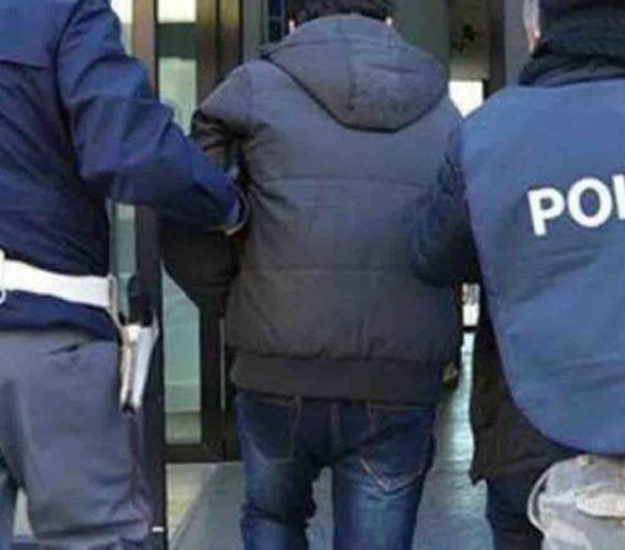 Macerata, espulso un 31enne dal questore. In due con la droga in un parcheggio: fermati Macerata, espulso un 31enne dal questore. In due con la droga in un parcheggio: fermati