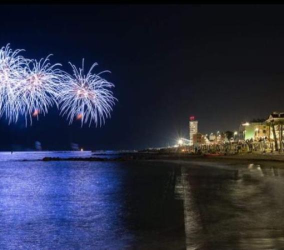 Porto Recanati e il rebus fuochi d'artificio, c'è un terzo tentativo: svelata la nuova data Porto Recanati e il rebus fuochi d'artificio, c'è un terzo tentativo: svelata la nuova data