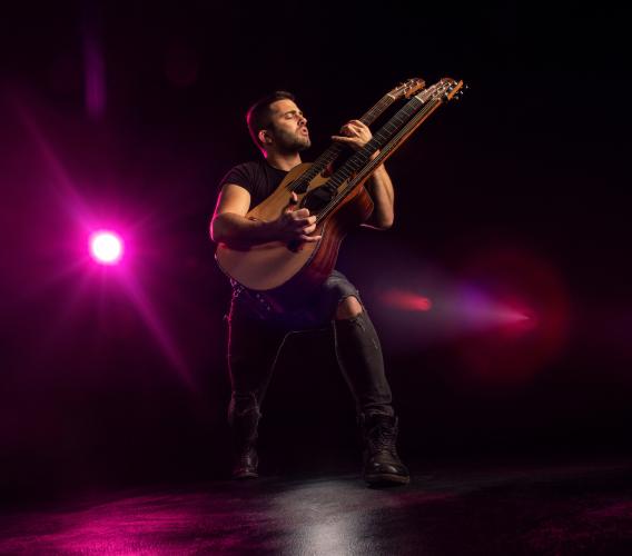 Pollenza, il virtuoso della chitarra da milioni di views Luca Stricagnoli in concerto al teatro Verdi Pollenza, il virtuoso della chitarra da milioni di views Luca Stricagnoli in concerto al teatro Verdi