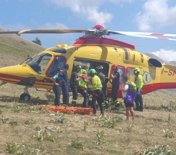 Visso, cade con la Vespa lungo la Valnerina: trasferito d'urgenza Torrette
