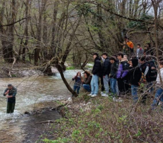 Macerata, gli studenti dell'Iis Matteo Ricci impegnati nella tutela degli ecosistemi delle acque dolci