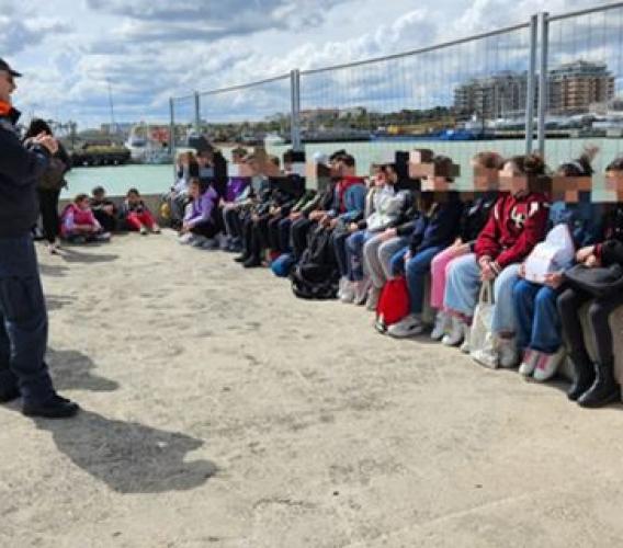 A Civitanova la giornata del mare 2024: la Guardia Costiera incontra gli alunni delle scuole elementari