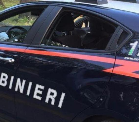 Fiastra, i carabinieri chiamano carro attrezzi dopo incidente, ma l'autista si presenta ubriaco: denunciato