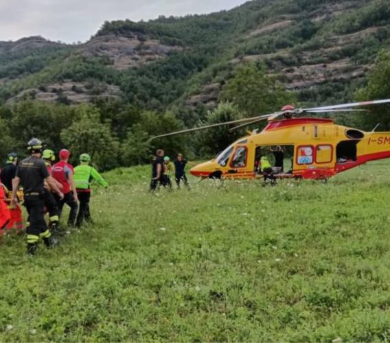 Precipita per dieci metri in un burrone in montagna: donna trasportata a Torrette in elisoccorso
