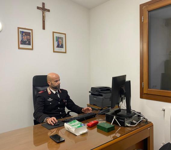 Dal finto nipote allo specchietto rotto, i carabinieri spiegano come prevenire le truffe agli anziani