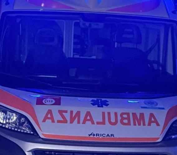 Montecassiano, scontro tra due auto: tre feriti, in ospedale padre e figlio