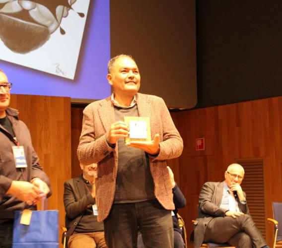 Tolentino, Gianluca Papadia trionfa al Premio Colsalvatico con un racconto autobiografico