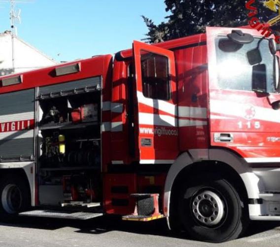 Incendio in un garage nella notte: morto un uomo trovato in arresto cardiaco