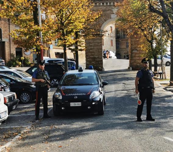 Loro Piceno, si finge carabiniere online per truffare una donna: denunciato Loro Piceno, si finge carabiniere online per truffare una donna: denunciato