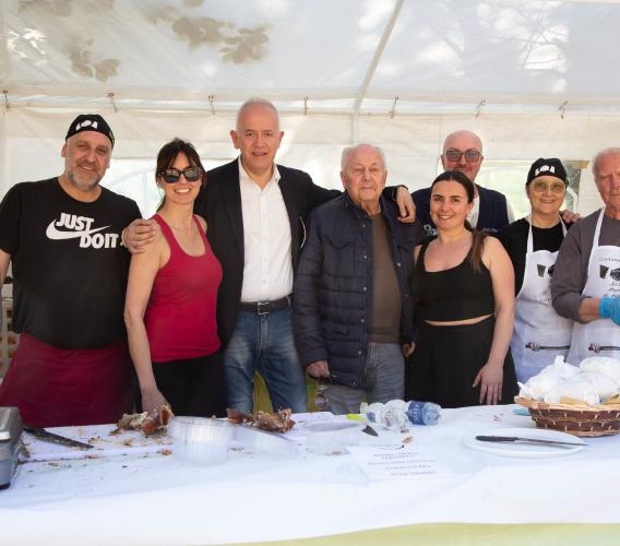Frittelle, musica e sorrisi: il Primo Maggio accende il cuore di Civitanova Alta Frittelle, musica e sorrisi: il Primo Maggio accende il cuore di Civitanova Alta