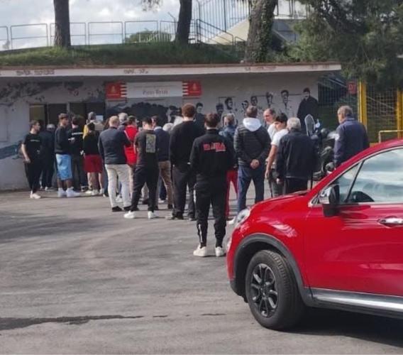 Fumata biancorossa: sold out in tempo record per lo spareggio della Maceratese contro il Montecchio Fumata biancorossa: sold out in tempo record per lo spareggio della Maceratese contro il Montecchio