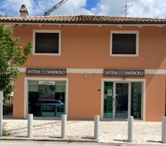 Chiude lo sportello bancario a Visso: "Un colpo alla ricostruzione, ogni giorno perdiamo pezzi" Chiude lo sportello bancario a Visso: "Un colpo alla ricostruzione, ogni giorno perdiamo pezzi"