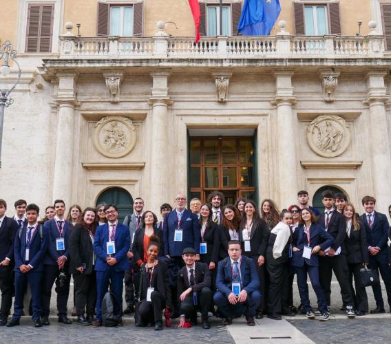 Unimc, visita di studio alla Camera dei Deputati per gli studenti del Dipartimento Spocri (VIDEO) Unimc, visita di studio alla Camera dei Deputati per gli studenti del Dipartimento Spocri (VIDEO)
