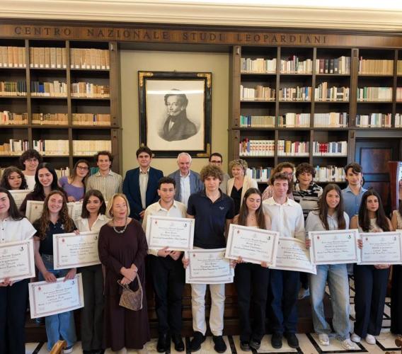 Recanati, Premio Leopardi 2025: vince Alfredo Marco Caccamo del liceo "Da Vinci" di Reggio Calabria Recanati, Premio Leopardi 2025: vince Alfredo Marco Caccamo del liceo "Da Vinci" di Reggio Calabria