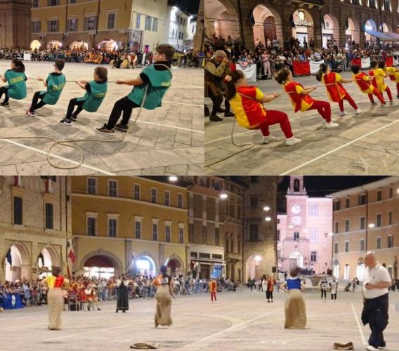 San Severino, tra corse con i sacchi e tirate alla fune, Di Contro e Serralta si preparano alla finale del Palio dei Castelli San Severino, tra corse con i sacchi e tirate alla fune, Di Contro e Serralta si preparano alla finale del Palio dei Castelli