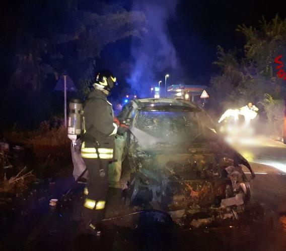 Sabato notte di incidenti nelle Marche, due feriti a Torrette: auto in fiamme sulla Corinaldese (FOTO) Sabato notte di incidenti nelle Marche, due feriti a Torrette: auto in fiamme sulla Corinaldese (FOTO)