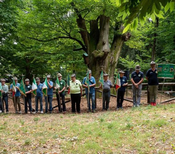 Gli Alpini di Recanati e Castelfidardo ospiti del gruppo di Crespano del Grappa Gli Alpini di Recanati e Castelfidardo ospiti del gruppo di Crespano del Grappa