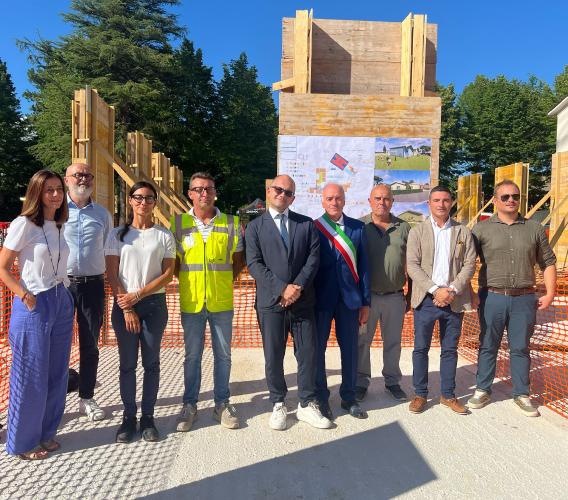 Valfornace guarda al futuro: posata la prima pietra del nuovo Polo Scolastico "Ugo Betti" Valfornace guarda al futuro: posata la prima pietra del nuovo Polo Scolastico "Ugo Betti"