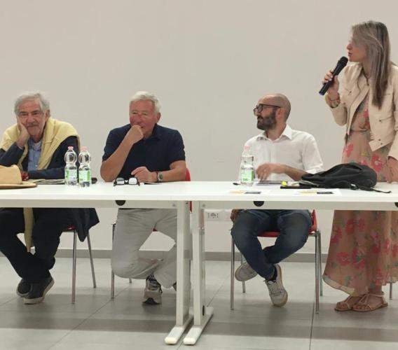 Presentato a Gualdo “Il Mistero de Rotschild”: il Giallo dei Sibillini visto dagli abitanti di Sarnano Presentato a Gualdo “Il Mistero de Rotschild”: il Giallo dei Sibillini visto dagli abitanti di Sarnano