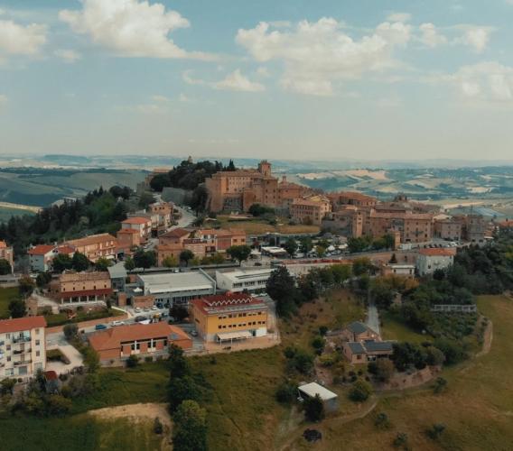 L’Andalusia arriva a Loro Piceno per il “Nuvole Festival” dei Monti Azzurri L’Andalusia arriva a Loro Piceno per il “Nuvole Festival” dei Monti Azzurri