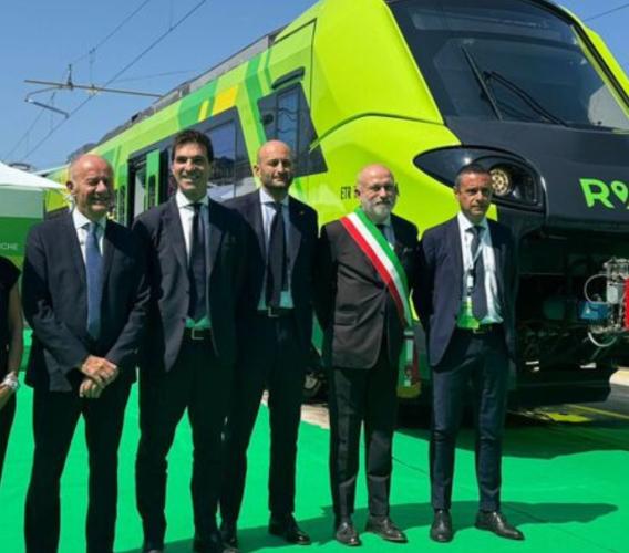 Marche, la flotta ferroviaria si rinnova: presentati cinque nuovi treni regionali elettrici Marche, la flotta ferroviaria si rinnova: presentati cinque nuovi treni regionali elettrici