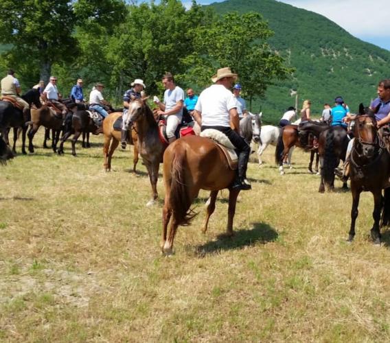 Cessapalombo, arriva il primo raduno nazionale a cavallo nel cuore dei Sibillini