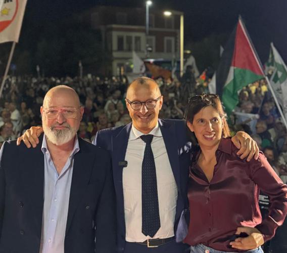 Regionali, folla in piazza a Pesaro per Ricci, Schlein e Bonaccini