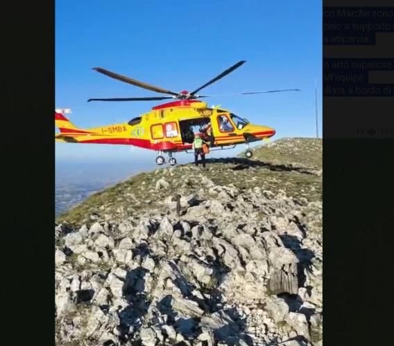 Escursionista cade in zona impervia sul Monte San Vicino: soccorsa e trasportata a Torrette