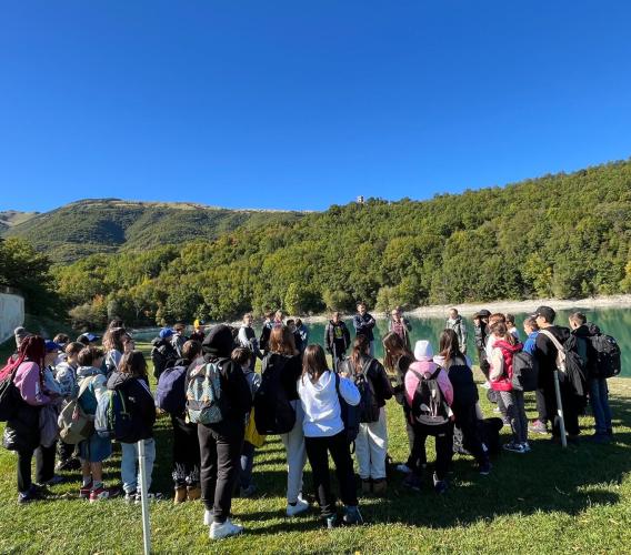 Gli studenti del "Mattei" alla scoperta del Lago di Fiastra: una lezione di sostenibilità e territorio Gli studenti del "Mattei" alla scoperta del Lago di Fiastra: una lezione di sostenibilità e territorio