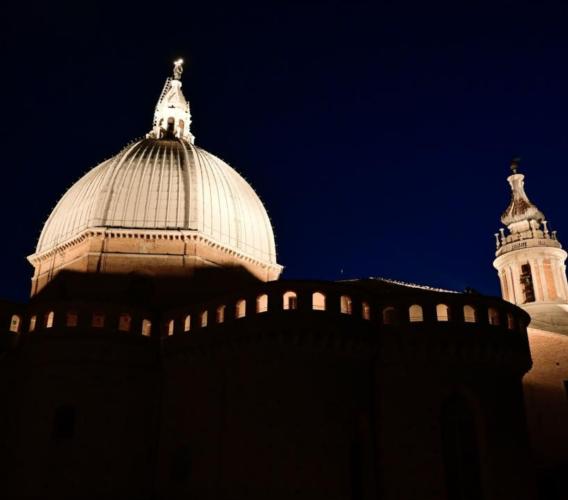 Eurobuilding illumina il Santuario di Loreto: "Un omaggio alla bellezza e alla spiritualità" Eurobuilding illumina il Santuario di Loreto: "Un omaggio alla bellezza e alla spiritualità"