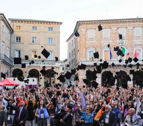La "scuola del merito": la falsa retorica della meritocrazia e le sue incongruenze