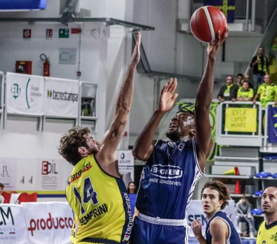 Serie B, primo stop per la B-Chem Civitanova: Recanati fa suo il derby 94-77 e si prende il primo posto