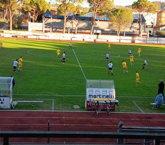 Eccellenza, clamoroso harakiri Tolentino: la Fermana segna 4 gol in un tempo e vola in testa