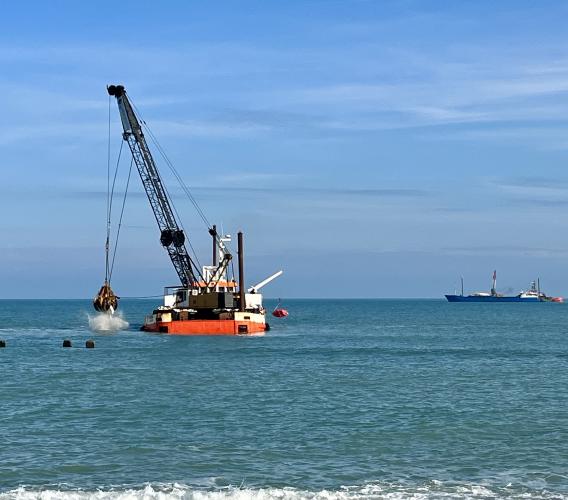 Scogliere di Scossicci: lavori avviati, ma i balneari temono l'effetto bordo a nord