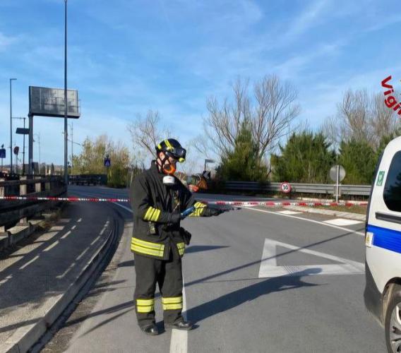 Danno alla condotta del gas, isolato ponte a Villa Potenza e chiusa la Provinciale 77