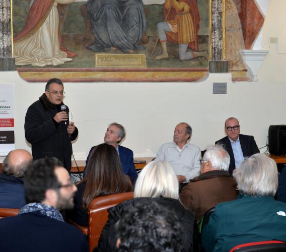 Loro Piceno, successo per la presentazione del libro "Oltre le trincee"