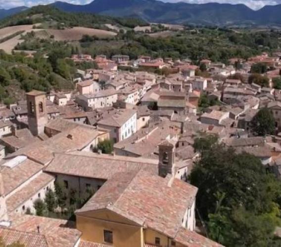 Ricostruzione post-sisma, il comune di Esanatoglia assume: aperti i bandi per un tecnico e un amministrativo