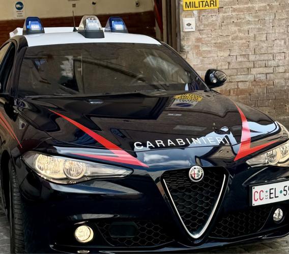 Apiro, guida ubriaco e vola nella scarpata dopo aver sfiorato due minori in bici: denunciato 67enne