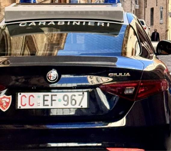 Camerino, minaccia il compagno con un coltello al culmine di una lite: denunciata 43enne
