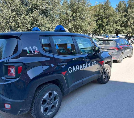 Sarnano, minaccia un operaio con una bottiglia rotta: denunciato 30enne
