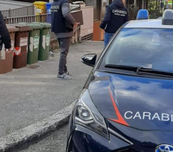 Monte San Giusto, un'unica arma con ascia e lama di 25 centimetri nel cofano dell'auto: denunciato