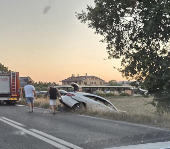 Potenza Picena, incidente sulla Regina: due auto fuori strada
